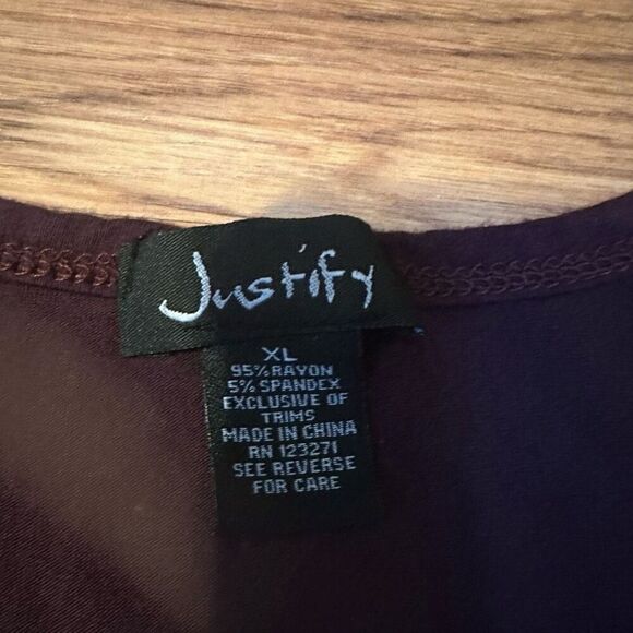 T-shirts V-neck short sleeve - Peace and Pearls, Justify - women’s size XL - Picture 4 of 16